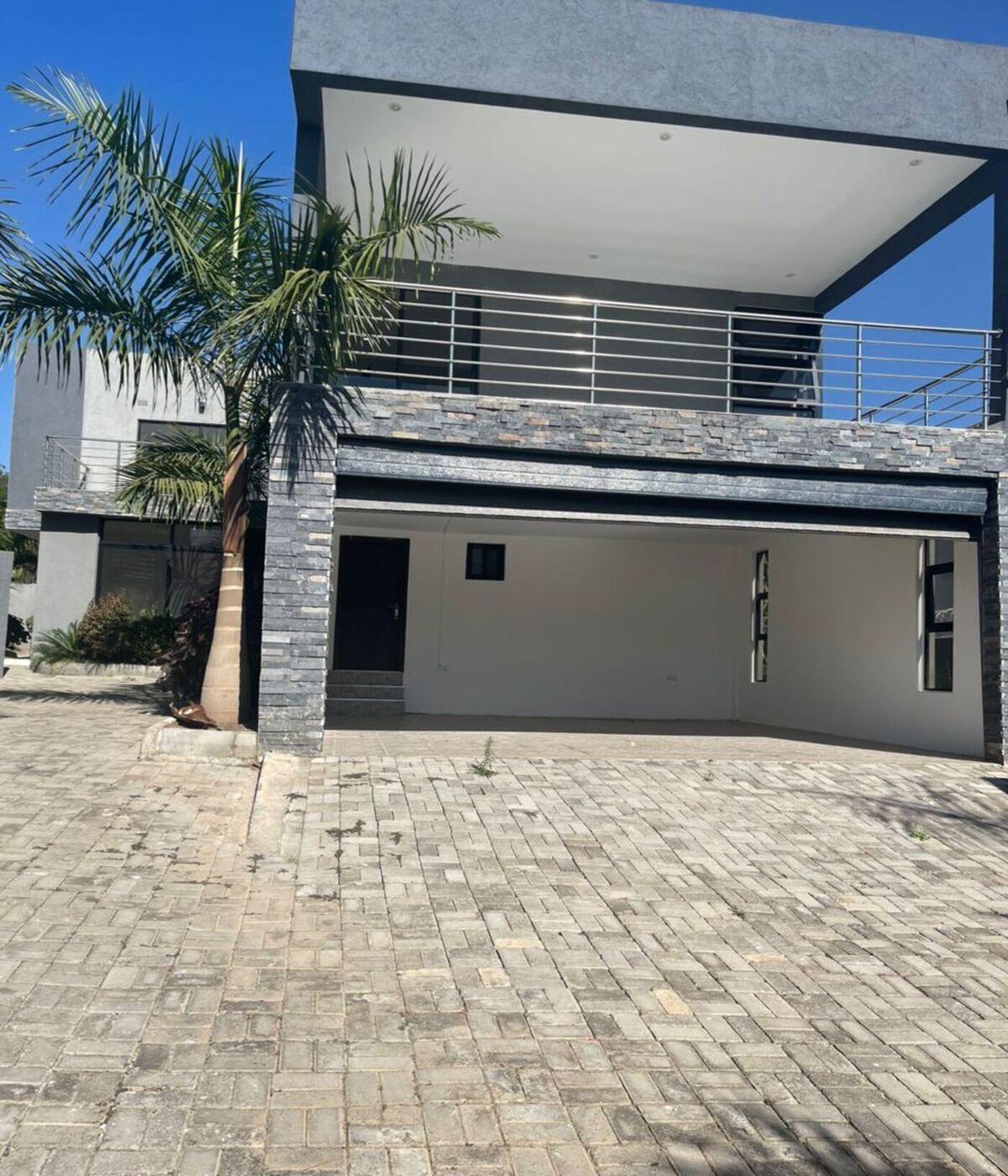 Townhouse to rent in Roma, Zambia - 3ZA1695163