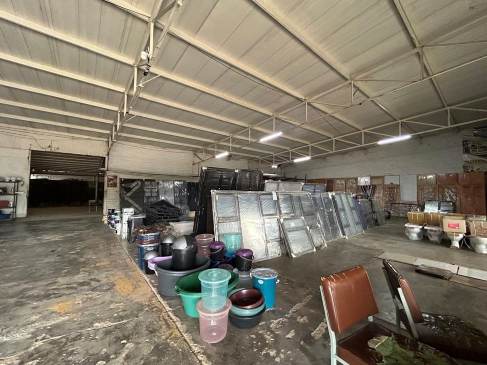 Commercial Building for sale in Barkly West - 1KJ1744693 Commercial Building for sale in Barkly West - 1KJ1744693
