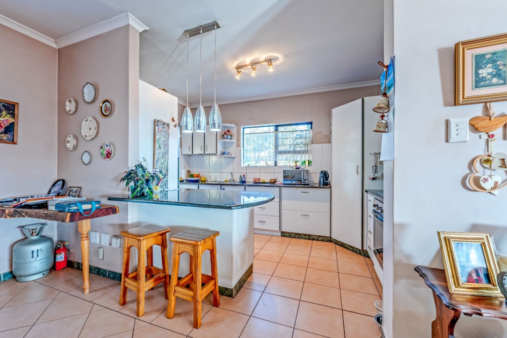 Townhouse for sale in Kloof - 1KF1741966 Townhouse for sale in Kloof - 1KF1741966