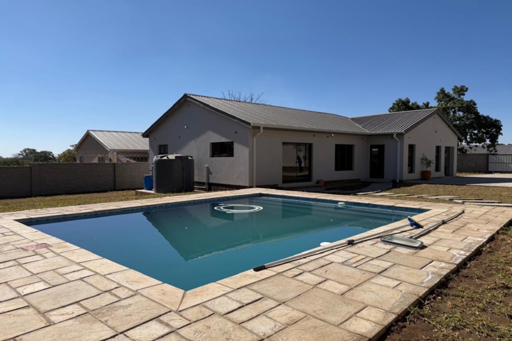 Townhouse for sale in Four Winds, Bulawayo, Zimbabwe - 3ZB1720982 Townhouse for sale in Four Winds, Bulawayo, Zimbabwe - 3ZB1720982