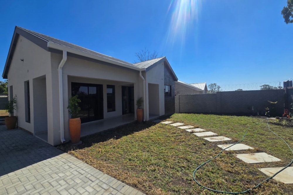 Townhouse for sale in Four Winds, Bulawayo, Zimbabwe - 3ZB1720982 Townhouse for sale in Four Winds, Bulawayo, Zimbabwe - 3ZB1720982