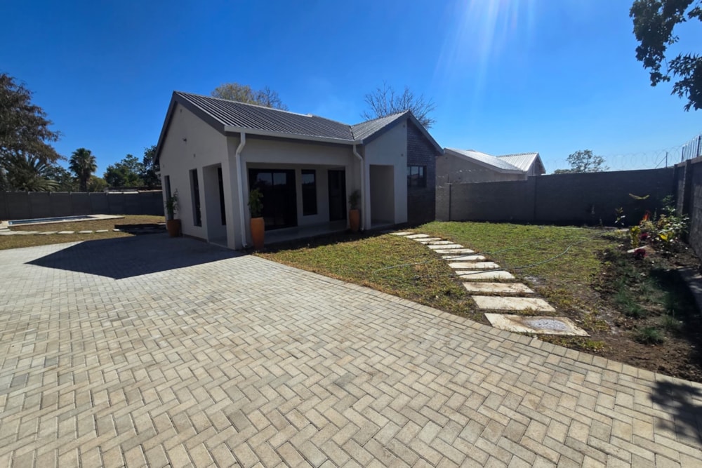 Townhouse for sale in Four Winds, Bulawayo, Zimbabwe - 3ZB1720982 Townhouse for sale in Four Winds, Bulawayo, Zimbabwe - 3ZB1720982