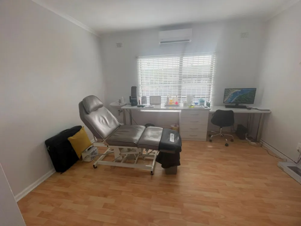 Commercial business to rent in Panorama, Parow - 1PLA1746803