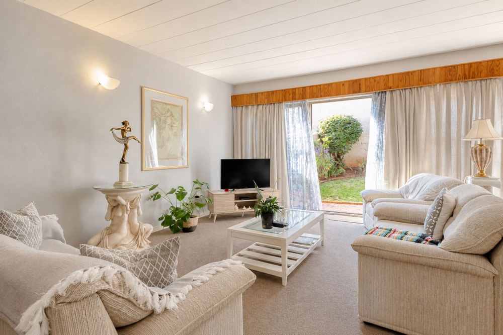 Townhouse for sale in Roodekrans - RAN1745491 Townhouse for sale in Roodekrans - RAN1745491