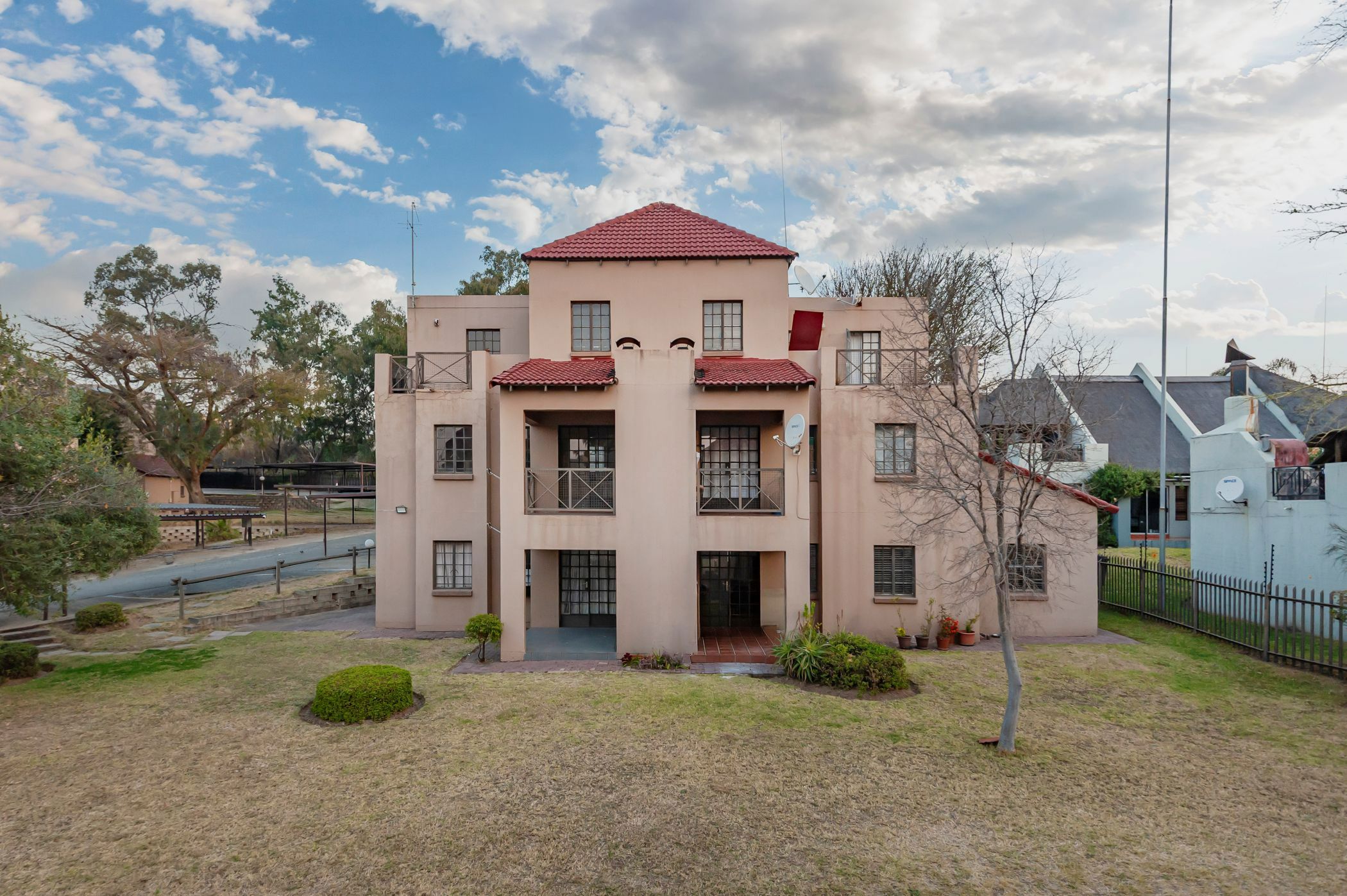Apartment for sale in Sharonlea - RAN1735698