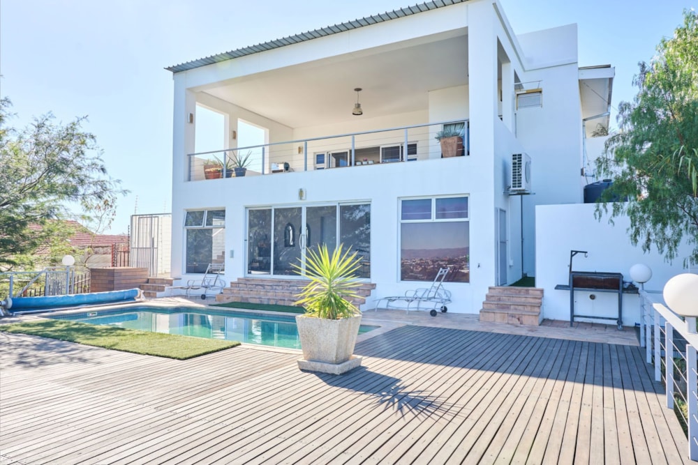 Double-storey house for sale in Eros, Namibia - 3NM1736686 Double-storey house for sale in Eros, Namibia - 3NM1736686
