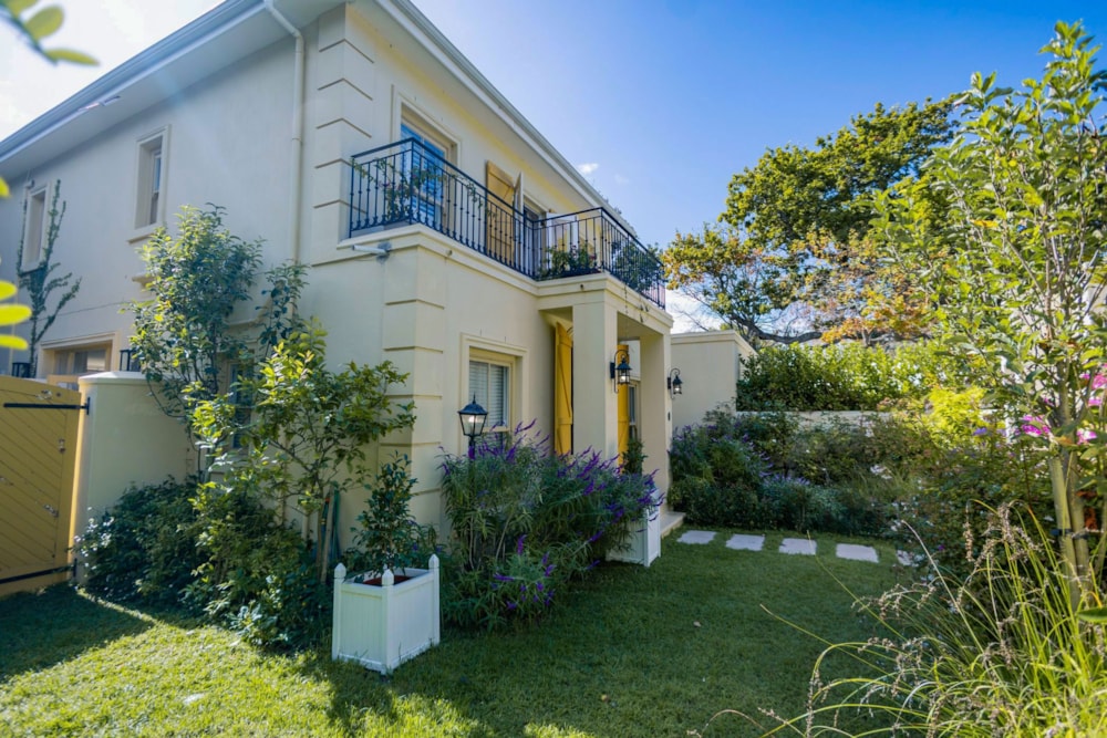House to rent in Constantia, Cape Town - RBL1736991 House to rent in Constantia, Cape Town - RBL1736991