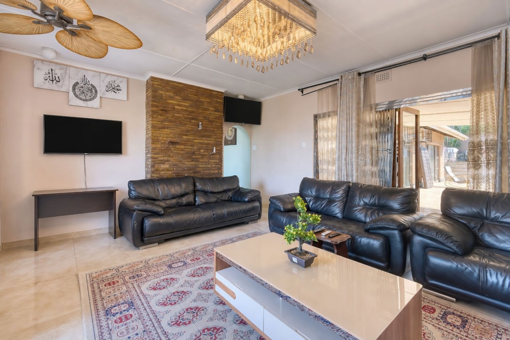 House for sale in Athlone Park - 1WB1746459 House for sale in Athlone Park - 1WB1746459