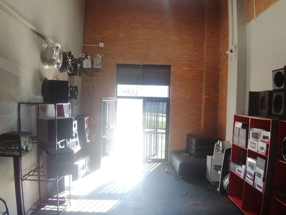 Commercial retail property to rent in Glenanda - 1GV1747638 Commercial retail property to rent in Glenanda - 1GV1747638