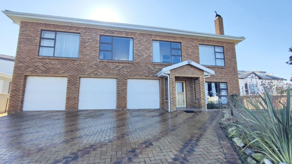 Double-storey house for sale in Struisbaai - 1SW1742540 Double-storey house for sale in Struisbaai - 1SW1742540