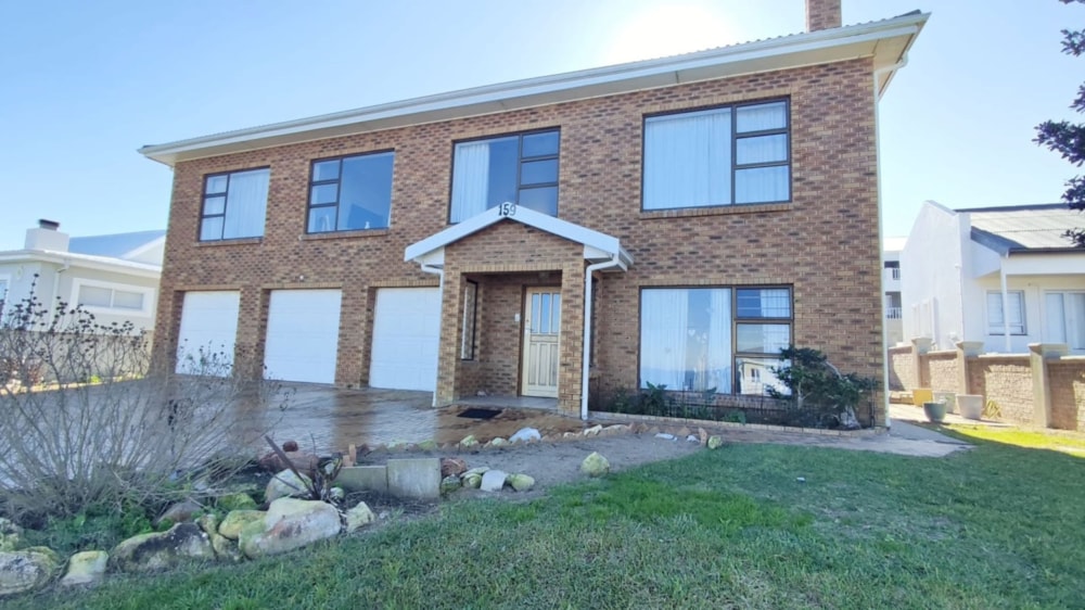 Double-storey house for sale in Struisbaai - 1SW1742540 Double-storey house for sale in Struisbaai - 1SW1742540