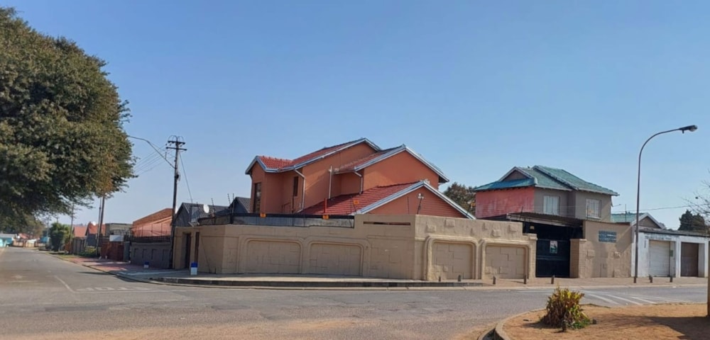 House for sale in Eldorado Park - 1GV1744402 House for sale in Eldorado Park - 1GV1744402