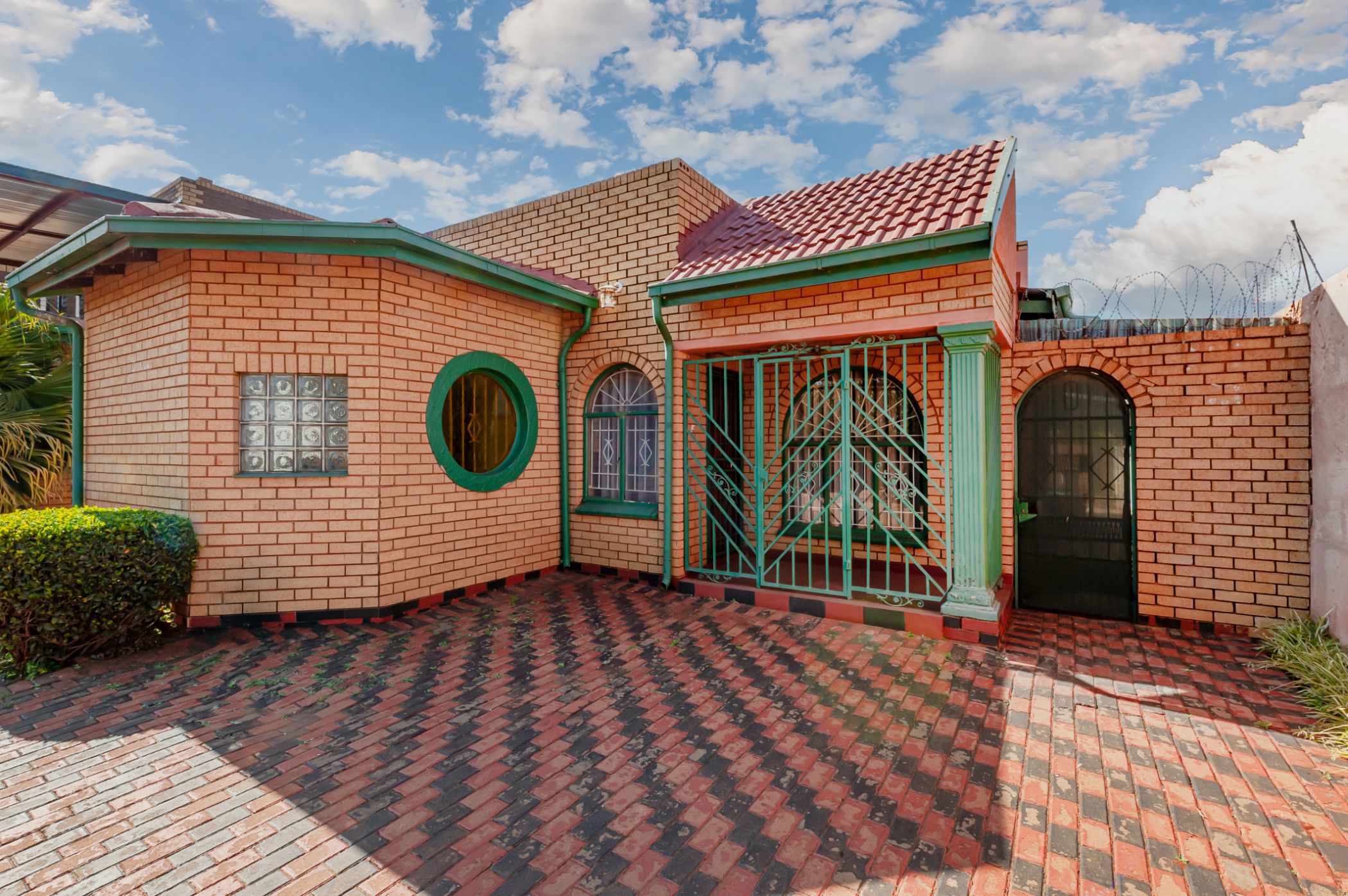 House for sale in Lenasia South - 1GV1744019
