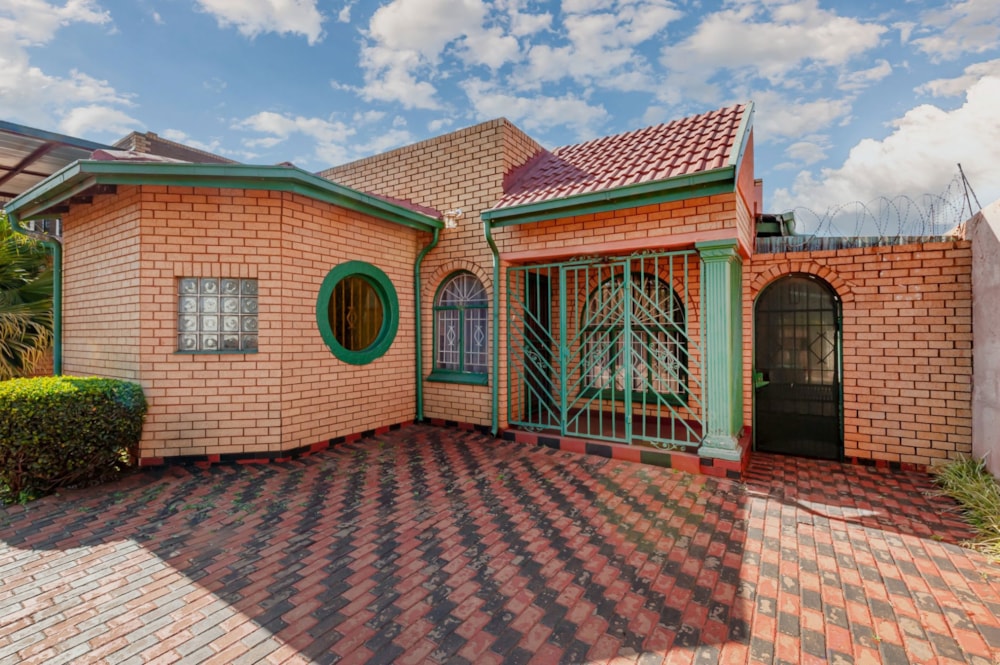 House for sale in Lenasia South - 1GV1744019