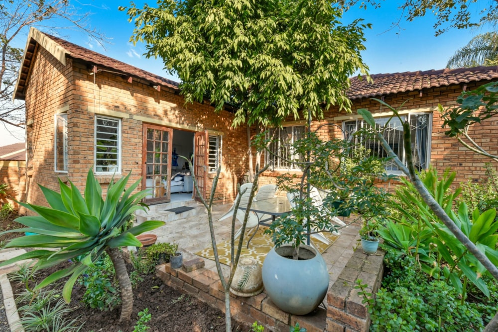 Townhouse for sale in North Riding - FW1747443