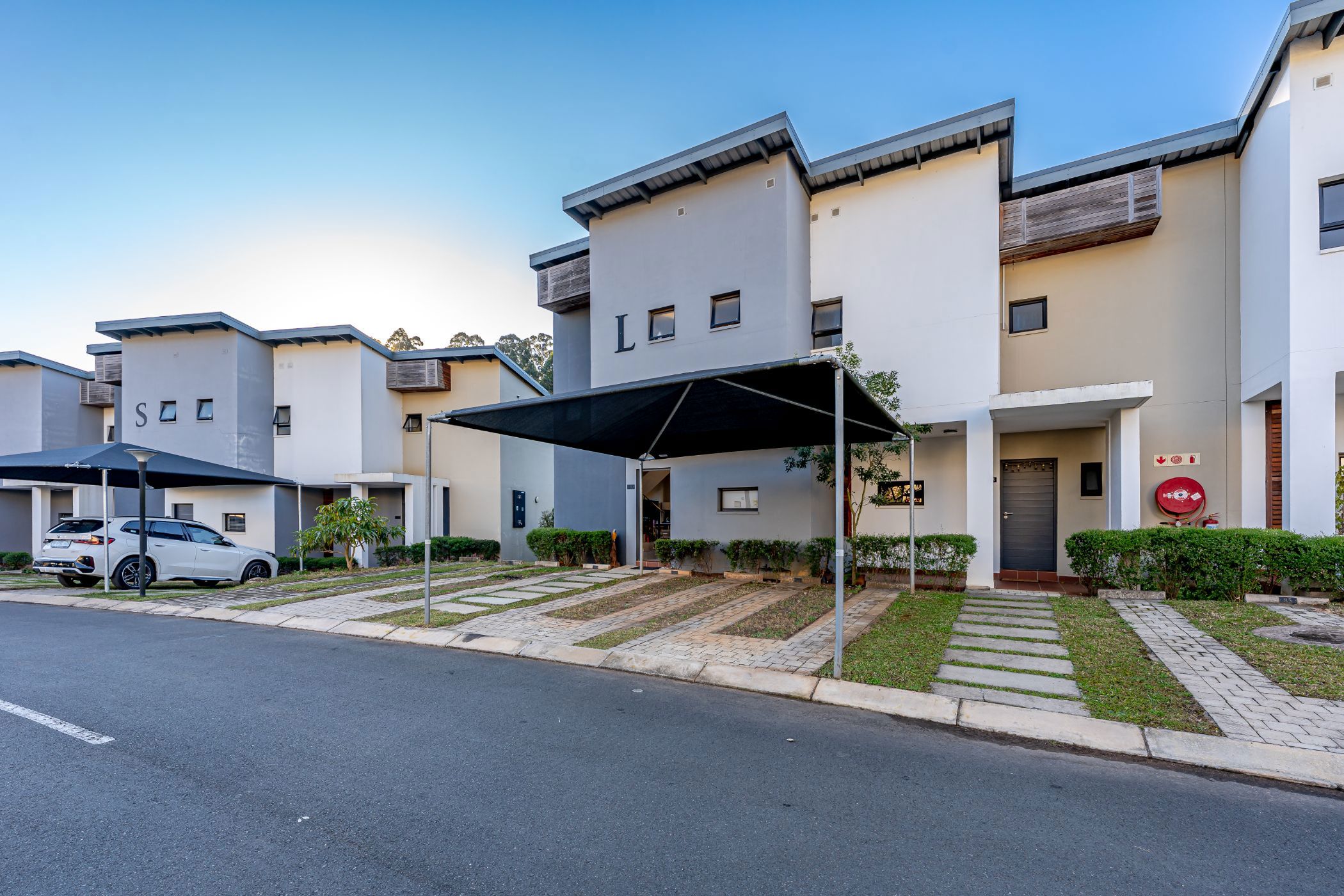 Apartment for sale in Waterfall, Upper Highway - 1KF1744577