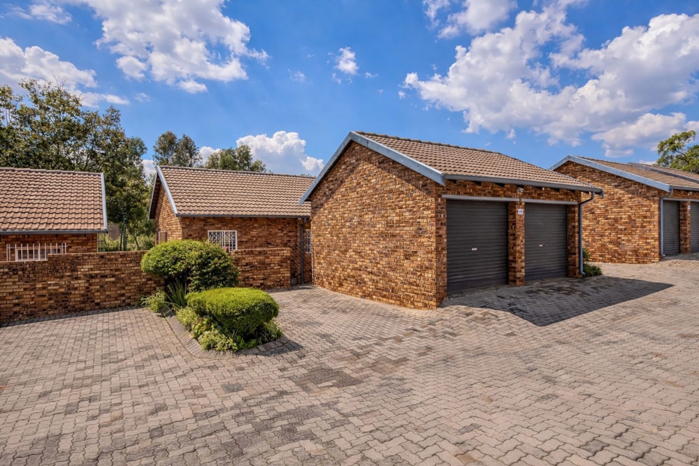 Townhouse to rent in Wilgeheuwel - RAL1744751 Townhouse to rent in Wilgeheuwel - RAL1744751