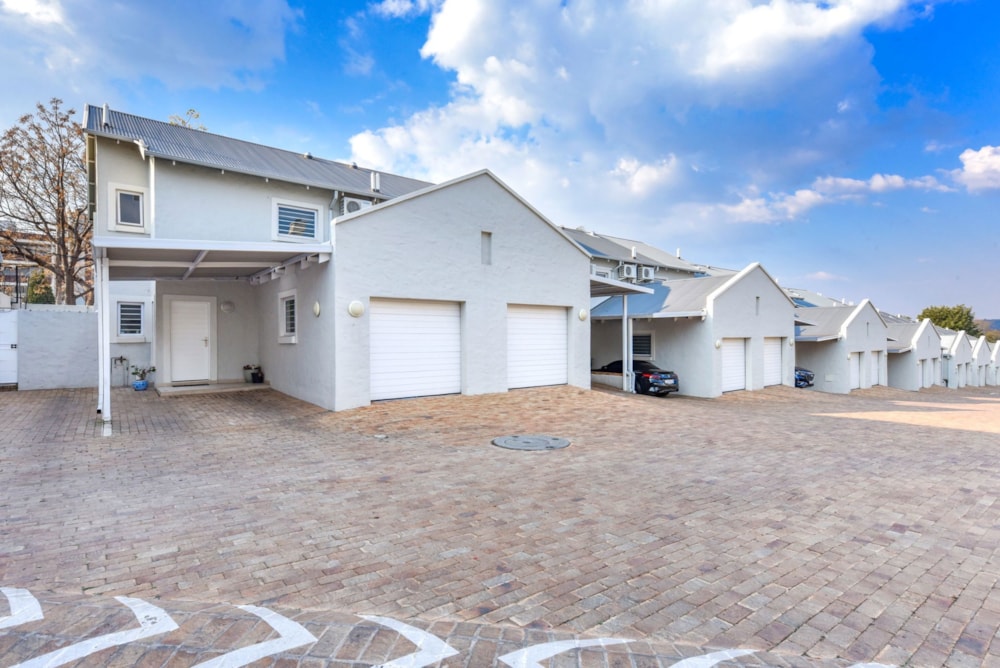 Townhouse for sale in Bryanston - HP1745436