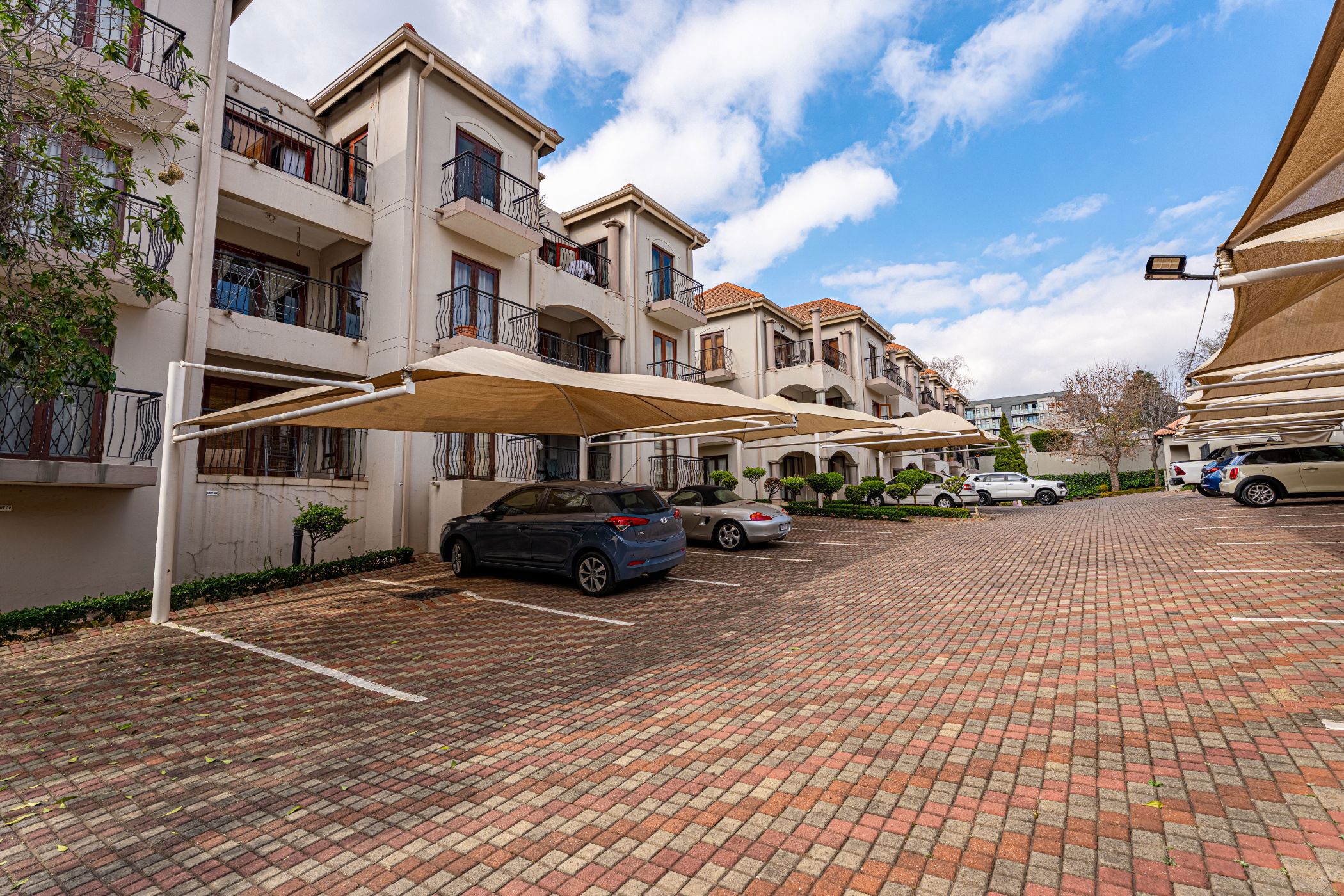 Apartment for sale in Sandown, Sandton - HP1744857