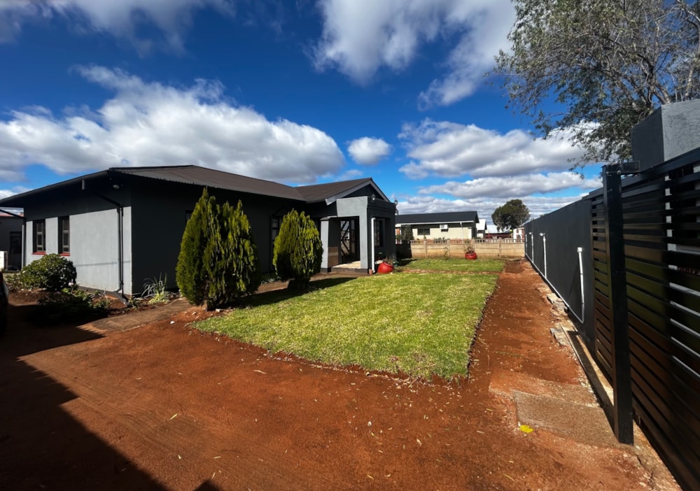House for sale in Beaconsfield - 1KJ1744880 House for sale in Beaconsfield - 1KJ1744880