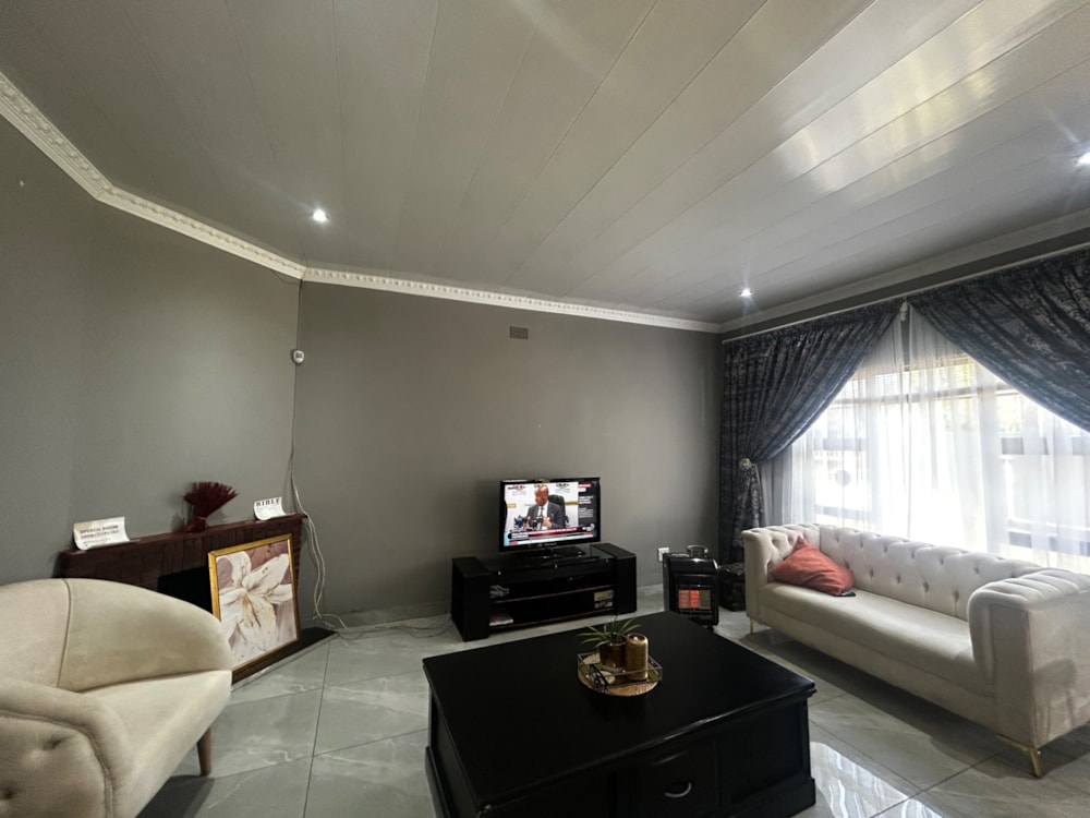 House for sale in Beaconsfield - 1KJ1744880 House for sale in Beaconsfield - 1KJ1744880