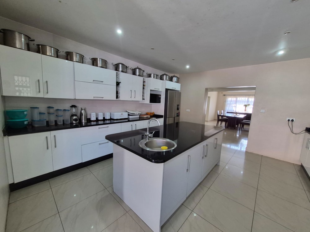 House for sale in Manressa, Zimbabwe - 3ZB1745240 House for sale in Manressa, Zimbabwe - 3ZB1745240