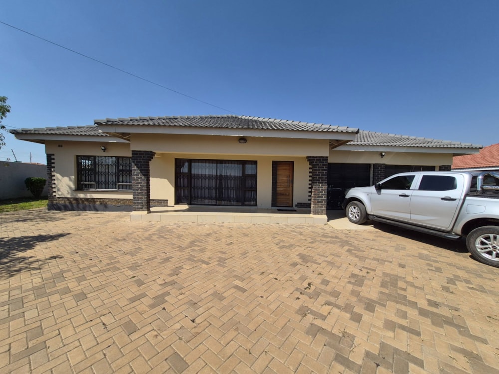 House for sale in Manressa, Zimbabwe - 3ZB1745240 House for sale in Manressa, Zimbabwe - 3ZB1745240