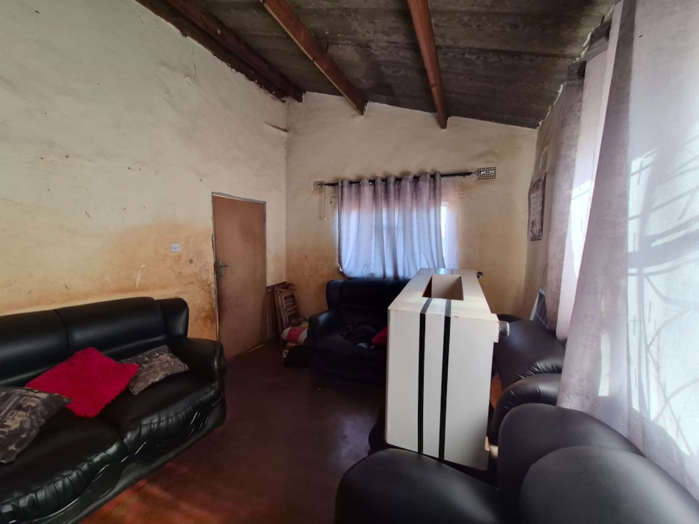 House for sale in Warren Park, Zimbabwe - 3ZB1746452 House for sale in Warren Park, Zimbabwe - 3ZB1746452