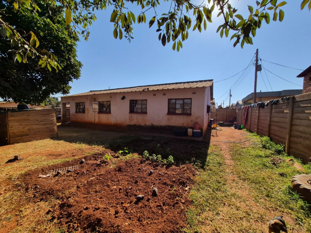 House for sale in Warren Park, Zimbabwe - 3ZB1746452 House for sale in Warren Park, Zimbabwe - 3ZB1746452