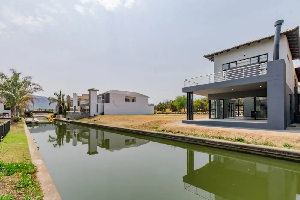 Double-storey house to rent in The Islands Estate - 1HR1744991