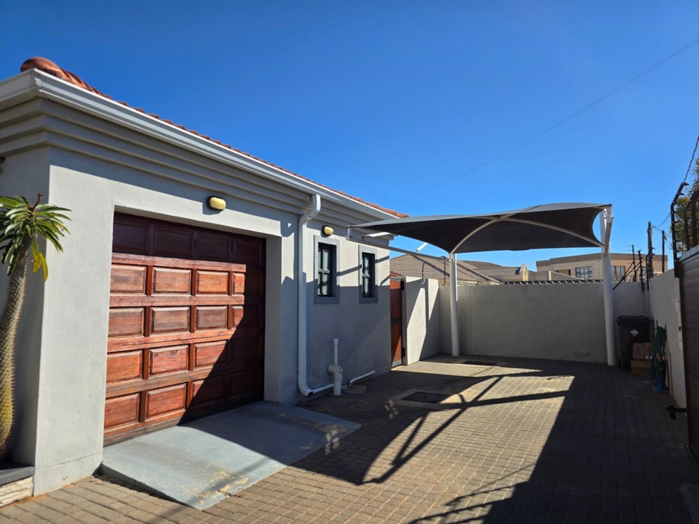 House for sale in Block 10, Botswana - 3BO1745052 House for sale in Block 10, Botswana - 3BO1745052