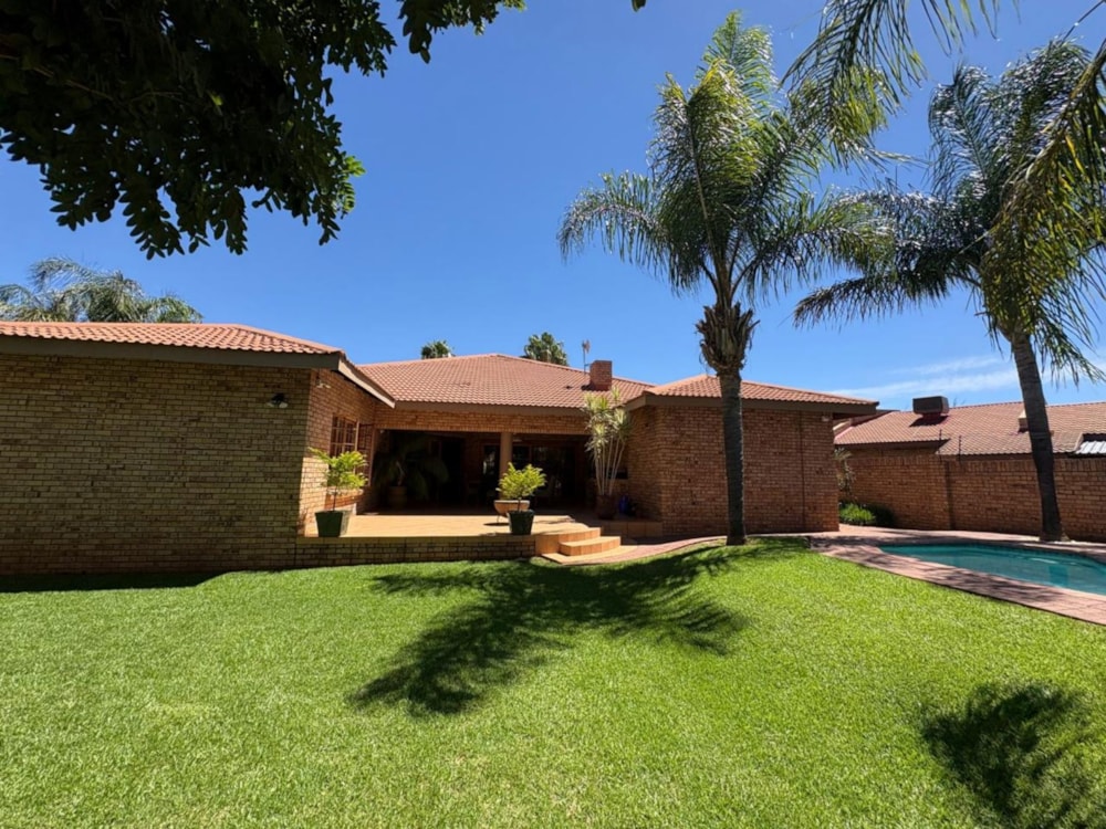 House for sale in Hillcrest, Kimberley - 1KJ1745043 House for sale in Hillcrest, Kimberley - 1KJ1745043