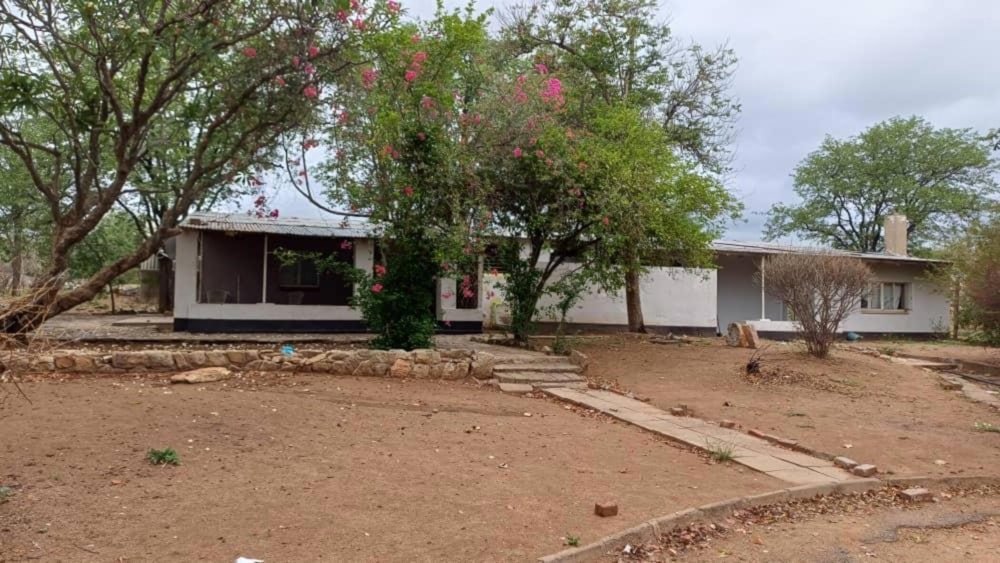Commercial retail property for sale in Beitbridge, Zimbabwe - 3ZB1745078 Commercial retail property for sale in Beitbridge, Zimbabwe - 3ZB1745078
