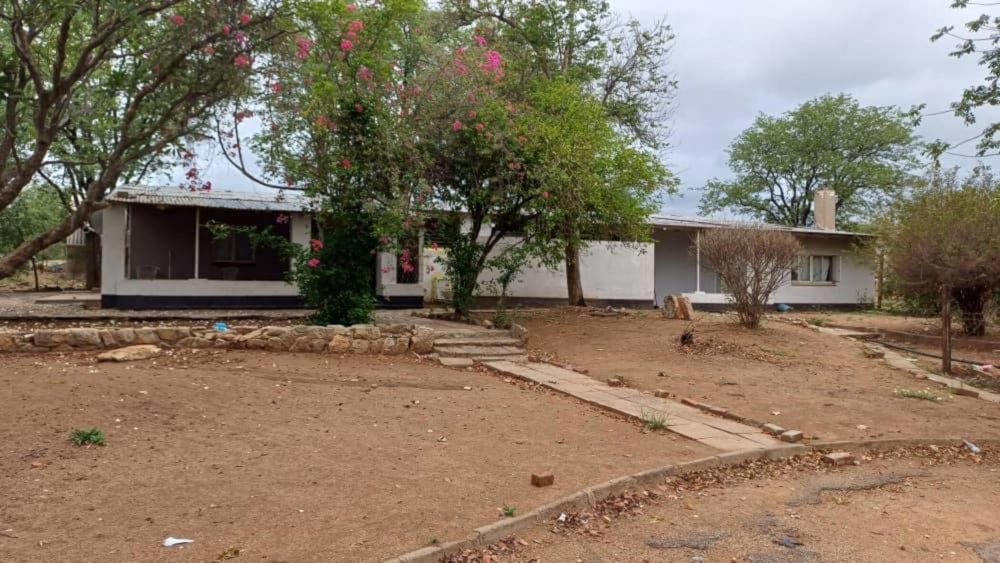 Commercial retail property for sale in Beitbridge, Zimbabwe - 3ZB1745078 Commercial retail property for sale in Beitbridge, Zimbabwe - 3ZB1745078