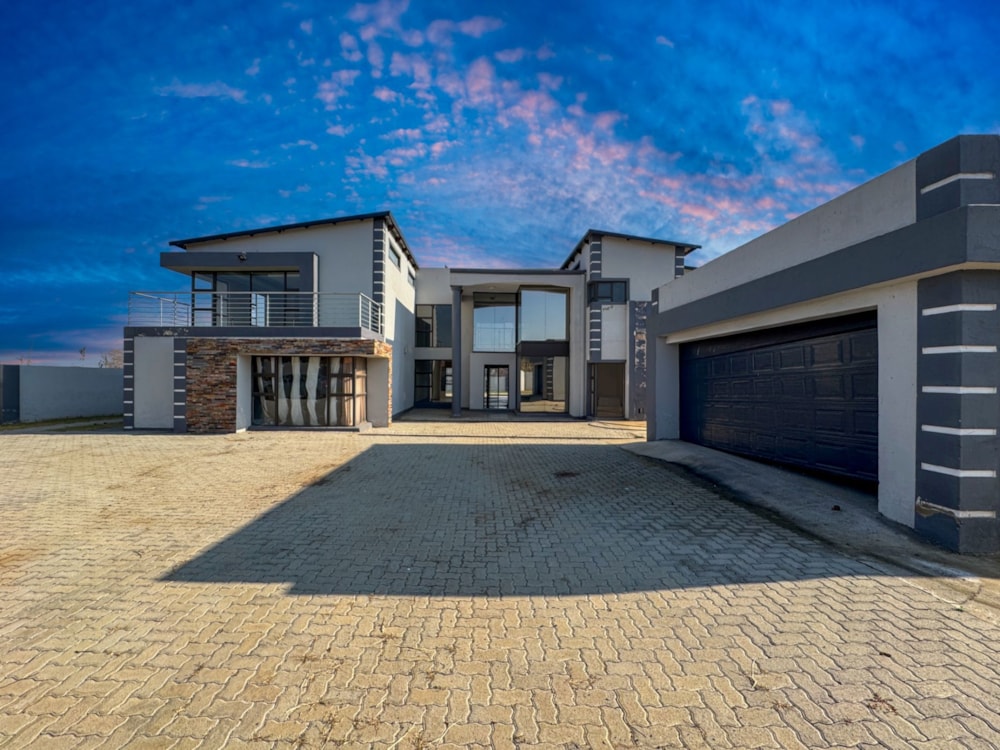 Double-storey house for sale in Riversdale, Meyerton - 1VT1745150