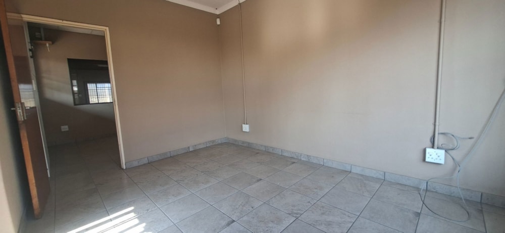 Commercial industrial property to rent in Sasolburg / Vaal Park - 1VT1746389