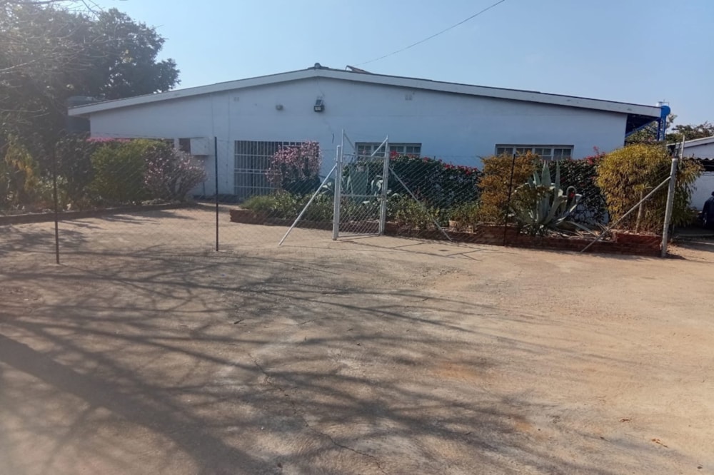 House for sale in Beitbridge, Zimbabwe - 3ZB1745559 House for sale in Beitbridge, Zimbabwe - 3ZB1745559