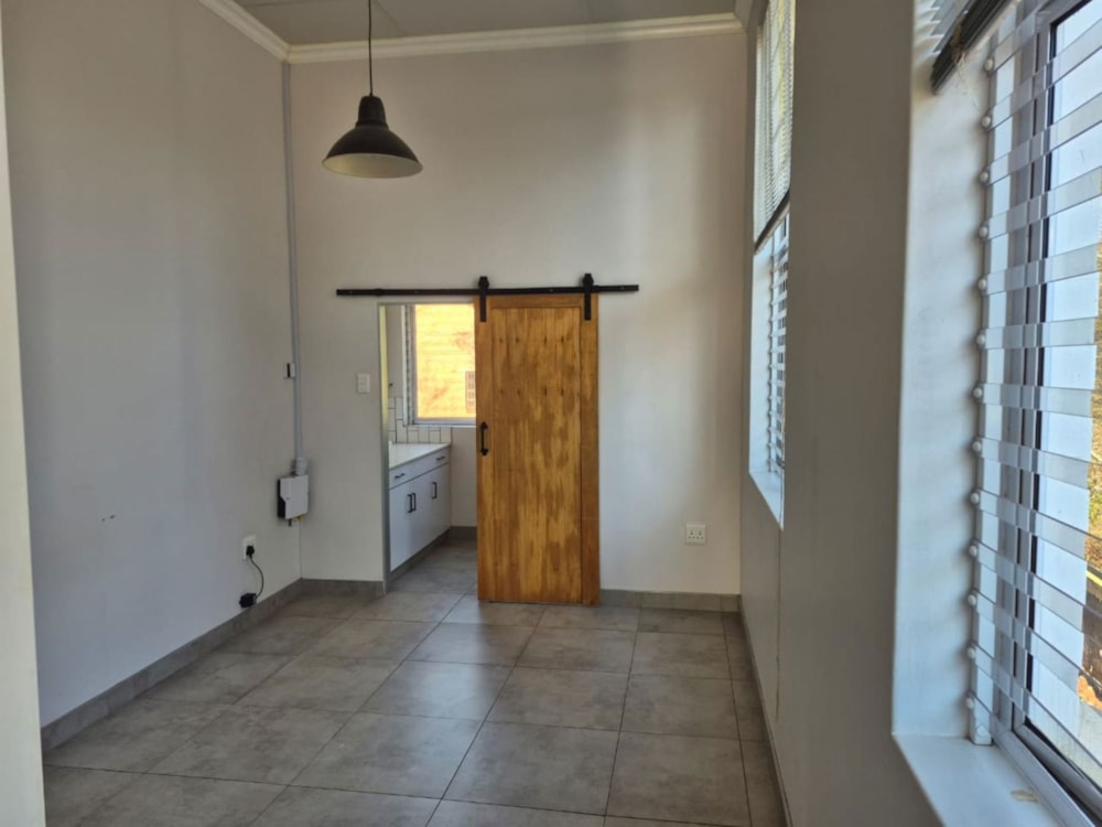 Bachelor apartment for sale in Hilton, KwaZulu-Natal - 1PM1745602