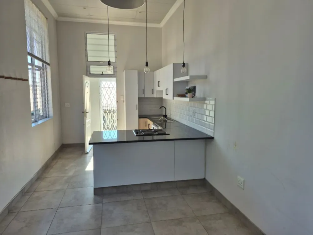 Bachelor apartment for sale in Hilton, KwaZulu-Natal - 1PM1745602