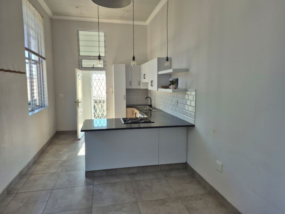 Bachelor apartment for sale in Hilton, KwaZulu-Natal - 1PM1745602