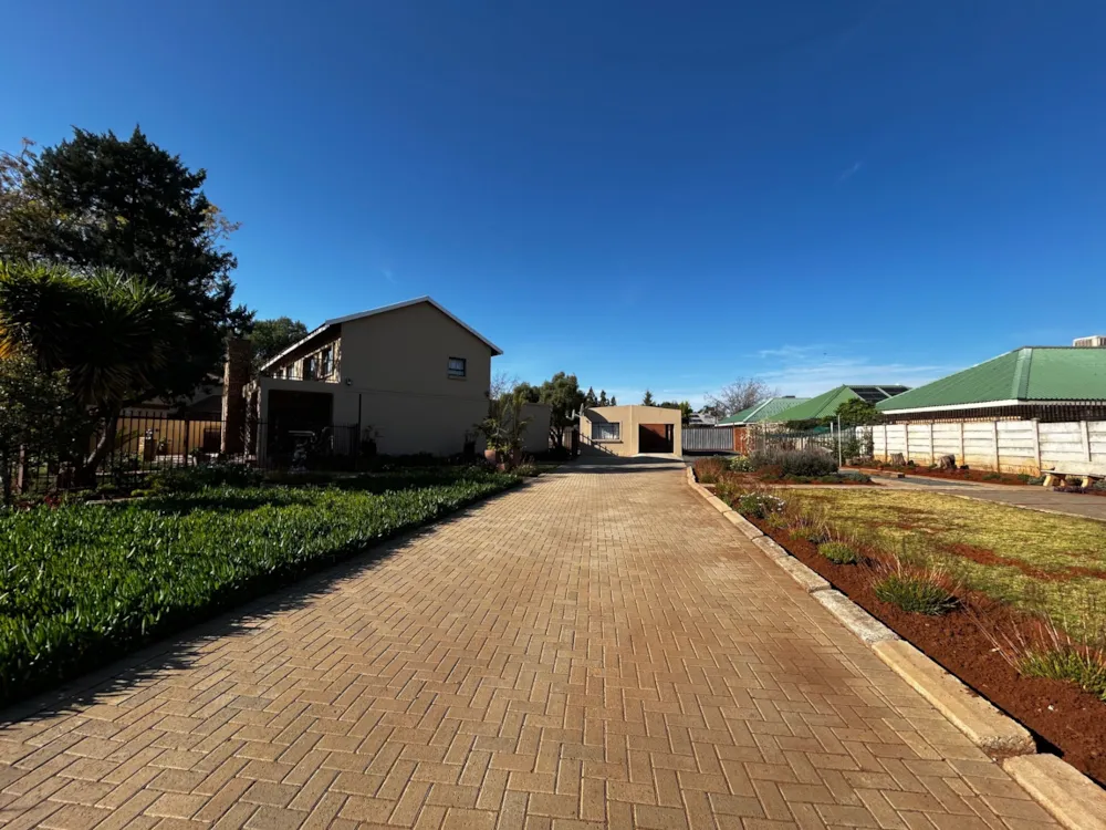 Double-storey house for sale in Rhodesdene - 1KJ1745644 Double-storey house for sale in Rhodesdene - 1KJ1745644