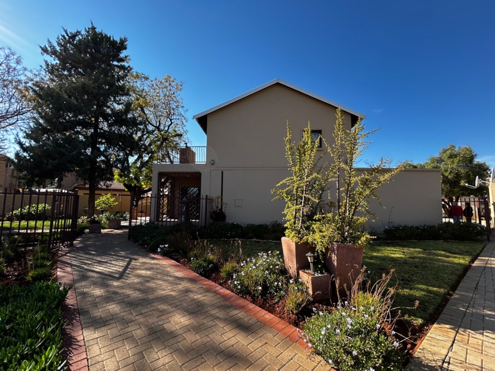 Double-storey house for sale in Rhodesdene - 1KJ1745644