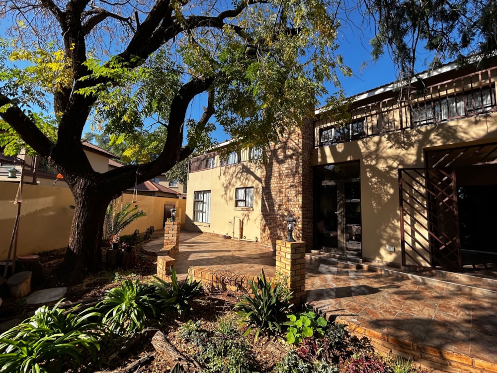 Double-storey house for sale in Rhodesdene - 1KJ1745644