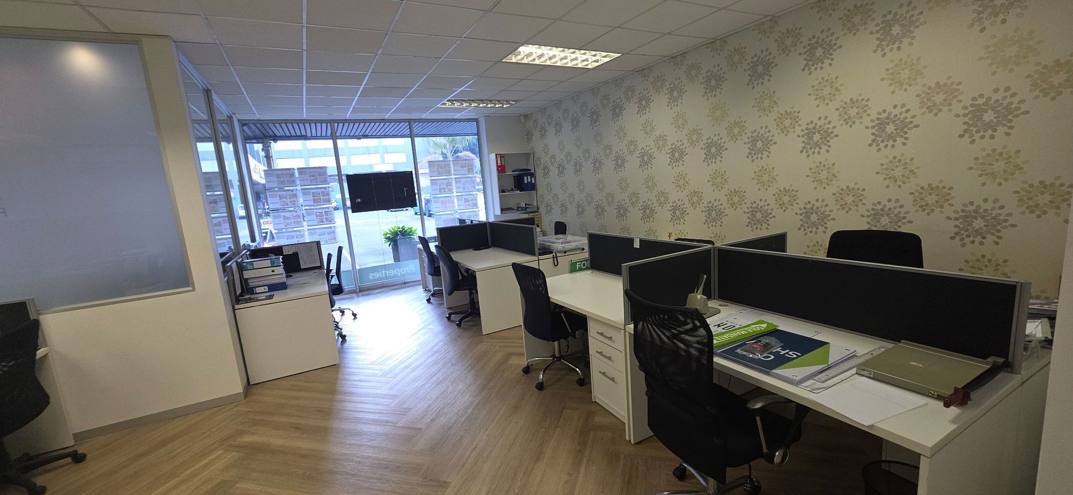 Commercial retail property to rent in uMhlanga Rocks - 1ND1745685