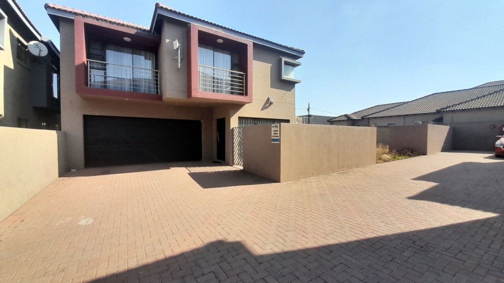 Townhouse for sale in Vanderbijlpark SE 3 - 1VT1745865 Townhouse for sale in Vanderbijlpark SE 3 - 1VT1745865