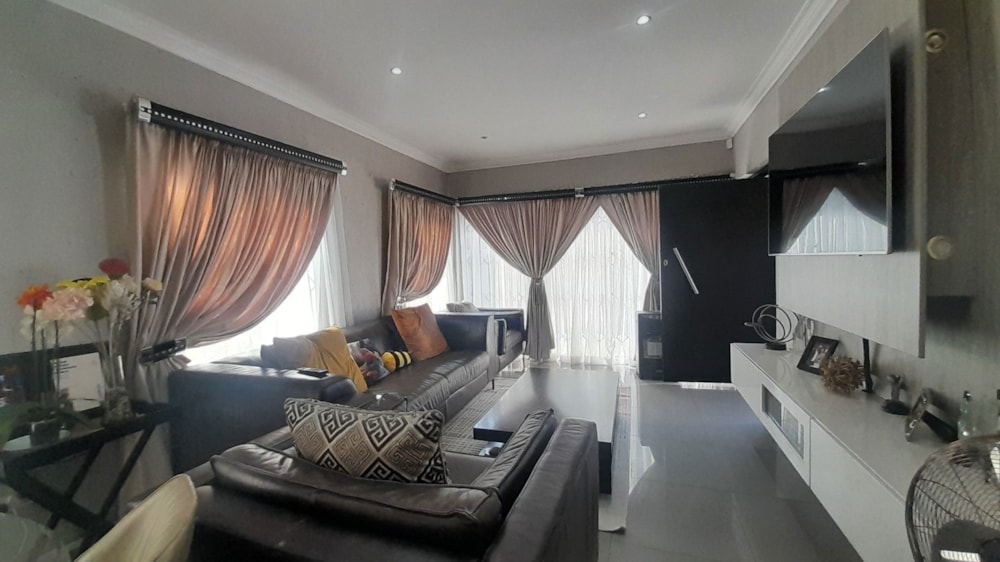 Townhouse for sale in Vanderbijlpark SE 3 - 1VT1745865 Townhouse for sale in Vanderbijlpark SE 3 - 1VT1745865