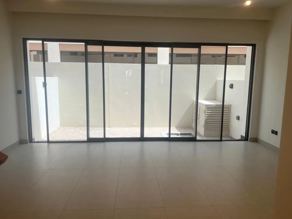 Villa to rent in Costa Brava, United Arab Emirates - 5DB1745819