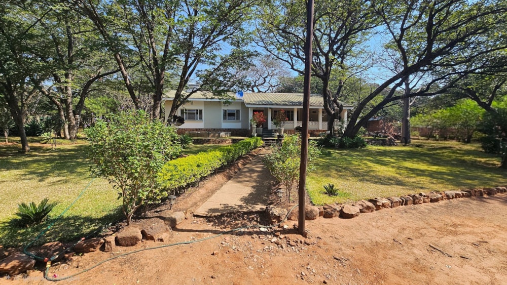 House for sale in Victoria Falls, Zimbabwe - 3ZB1745931 House for sale in Victoria Falls, Zimbabwe - 3ZB1745931