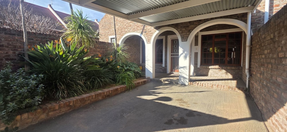 Townhouse for sale in Cradock - 1KK1745953 Townhouse for sale in Cradock - 1KK1745953