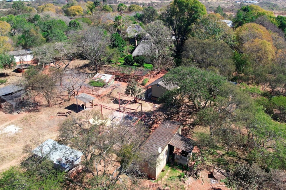 Lifestyle property for sale in Bulawayo, Zimbabwe - 3ZB1745983 Lifestyle property for sale in Bulawayo, Zimbabwe - 3ZB1745983